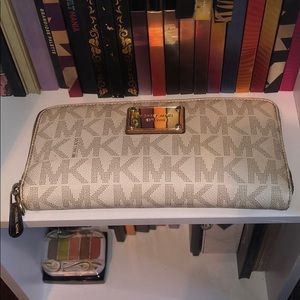 Micheal Kors wallet